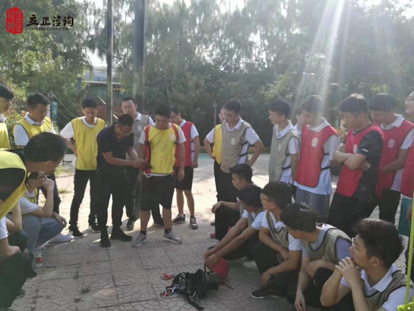 培訓快訊培訓時間：7月8--14日培訓地點：西安培訓單位：中鐵**局新入職培訓課程：內訓＋拓展培訓人數：74人