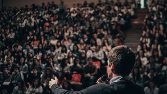 蘭州立正企業(yè)管理咨詢(xún)有限公司創(chuàng)辦于2007年，定位于提供各類(lèi)企業(yè)所需的咨詢(xún)和培訓(xùn)服務(wù)。

給予客戶(hù)高質(zhì)量的服務(wù)于高價(jià)值的回報(bào)，將自身打造成為“鷹的個(gè)人，雁的團(tuán)隊(duì)”的專(zhuān)業(yè)培訓(xùn)機(jī)構(gòu)。

公司基于對(duì)本土企業(yè)的深刻理解，以服務(wù)企業(yè)為宗旨，以專(zhuān)注、專(zhuān)業(yè)為向?qū)?，向企業(yè)提供具有針對(duì)性的培訓(xùn)。