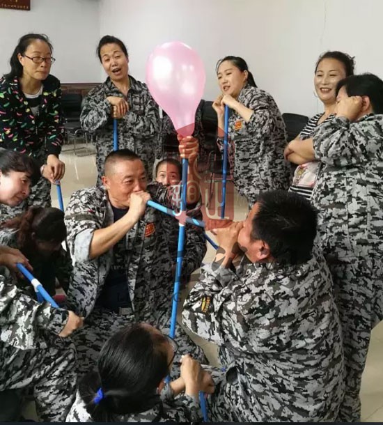 培訓快訊培訓時間：6月14日培訓單位：某甘肅集團蘭州配送有限公司培訓課程：拓展培訓人數：35人、觀摩4人蘭州拓展培訓蘭州企業(yè)培訓