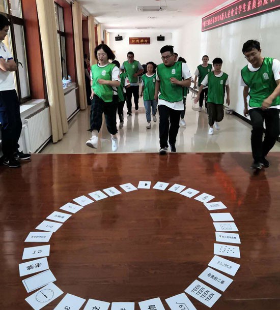 培訓(xùn)時(shí)間：8月1日培訓(xùn)地點(diǎn)：興隆山莊培訓(xùn)對(duì)象：新入職員工培訓(xùn)人數(shù)：26人