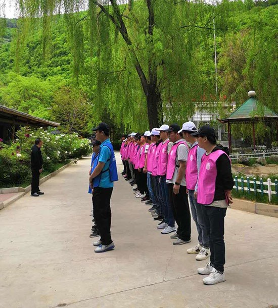 培訓(xùn)快訊培訓(xùn)時間：5月22-24日培訓(xùn)地點:榆中興隆山培訓(xùn)單位:**乳業(yè)公司培訓(xùn)課程:拓展培訓(xùn)人數(shù)：130人