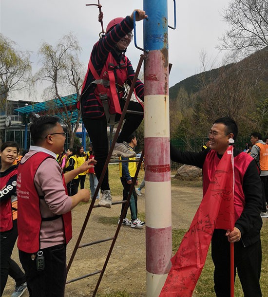 培訓快訊培訓時間：4月12日培訓地點：榆中興隆山培訓單位：甘肅**集團培訓課程:青年干部拓展訓練班